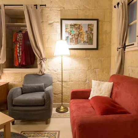 Casa San Carlo Rosa * Valletta